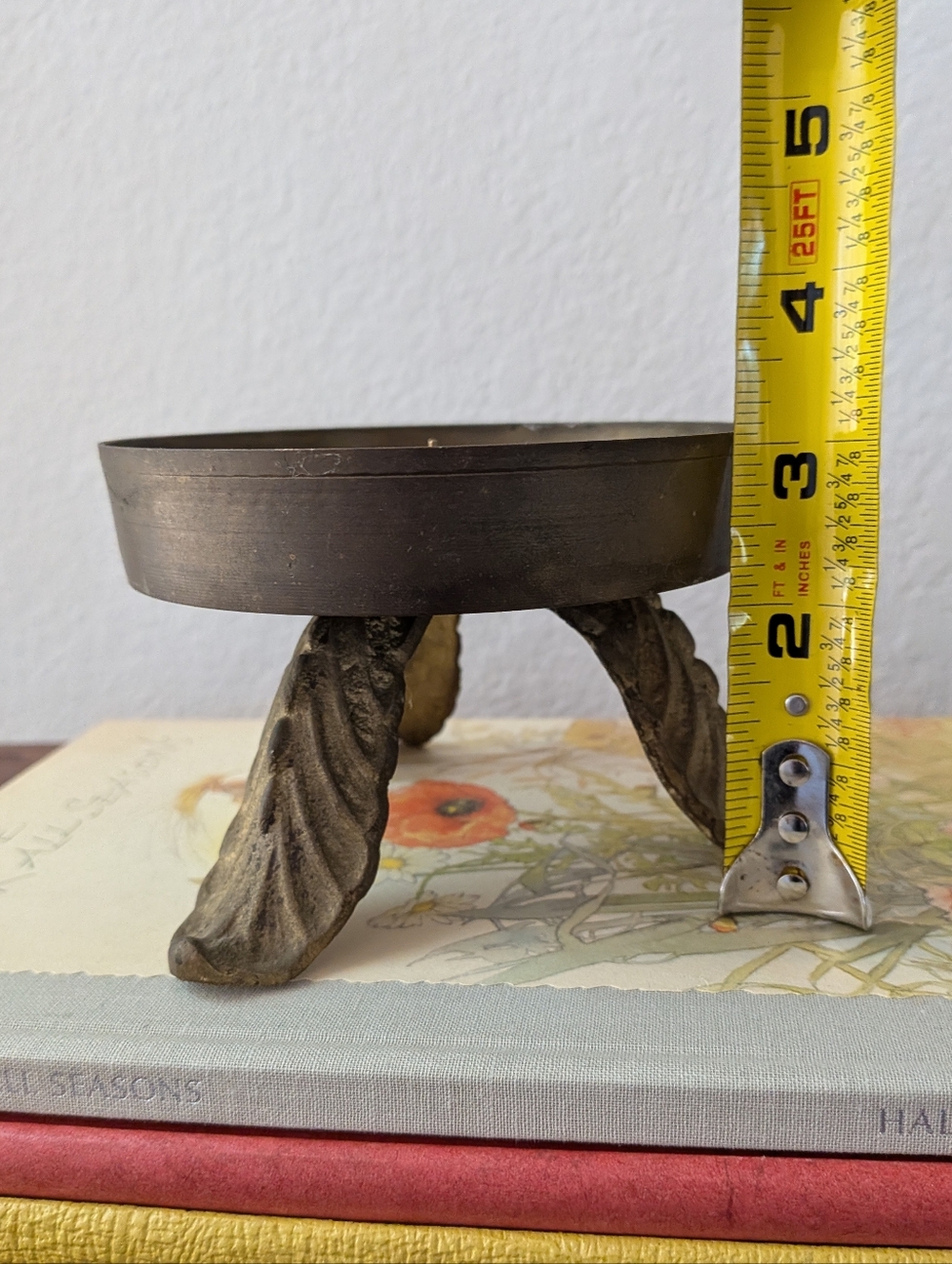Vintage Brass Hollywood Regency Pillar Candle Holder Leaf Motif 3" X 4.5" - Picture 11 of 12